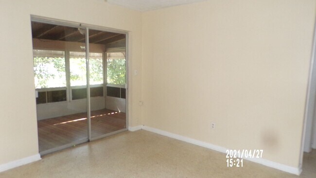 Foto del edificio - Cute Deltona Homes  CALL Sheila Campbell 4...