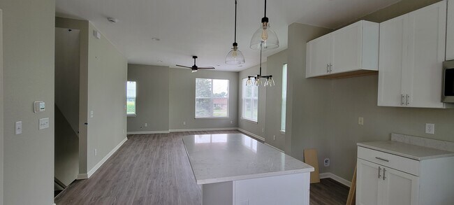 Comedor - 513 N Tratt St