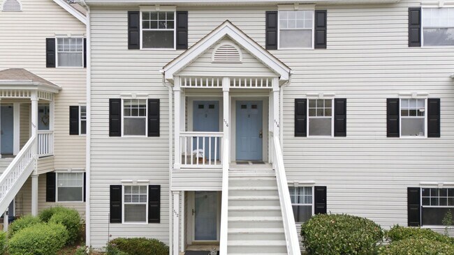Foto del edificio - Updated 2BR Townhome in Prime Chapel Hill Location with Pool & Tennis!