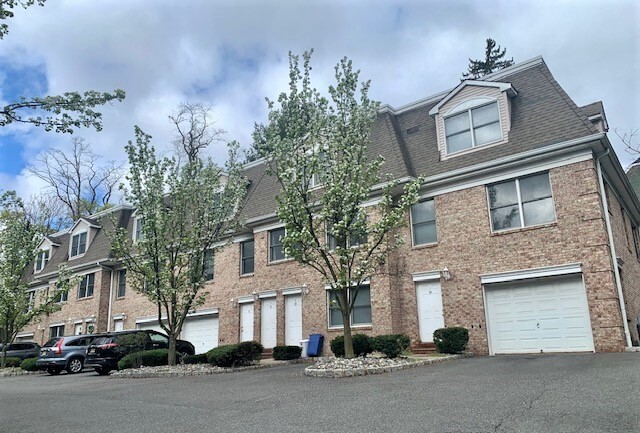 Building Photo - Carriage House Townhomes