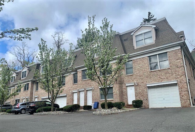 Foto del edificio - Carriage House Townhomes