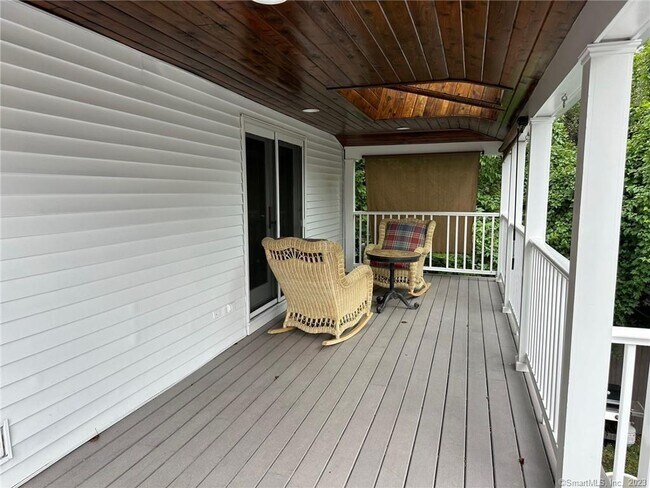 Building Photo - 33 Bible St