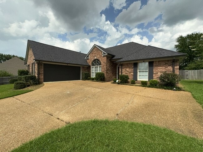 Building Photo - 103 Canter Cove