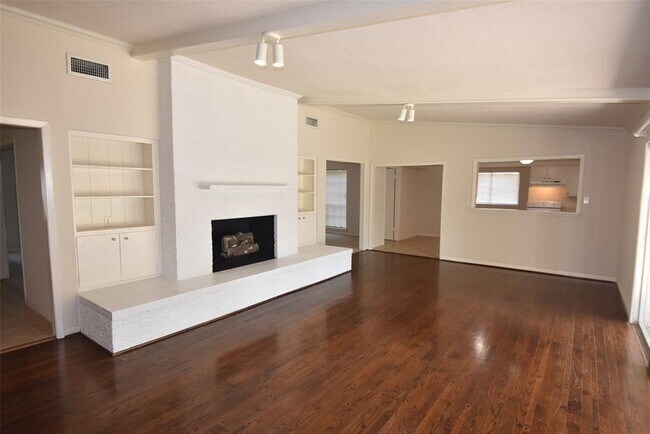 Building Photo - 10823 Chimney Rock Rd