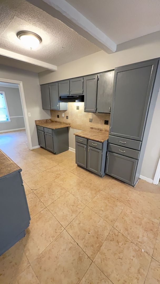 Building Photo - Nice 4 bedroom 2 bath home with a 2 car garage!