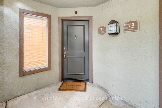 Building Photo - 1 Bedroom Tustin Condo for Lease - Great L...