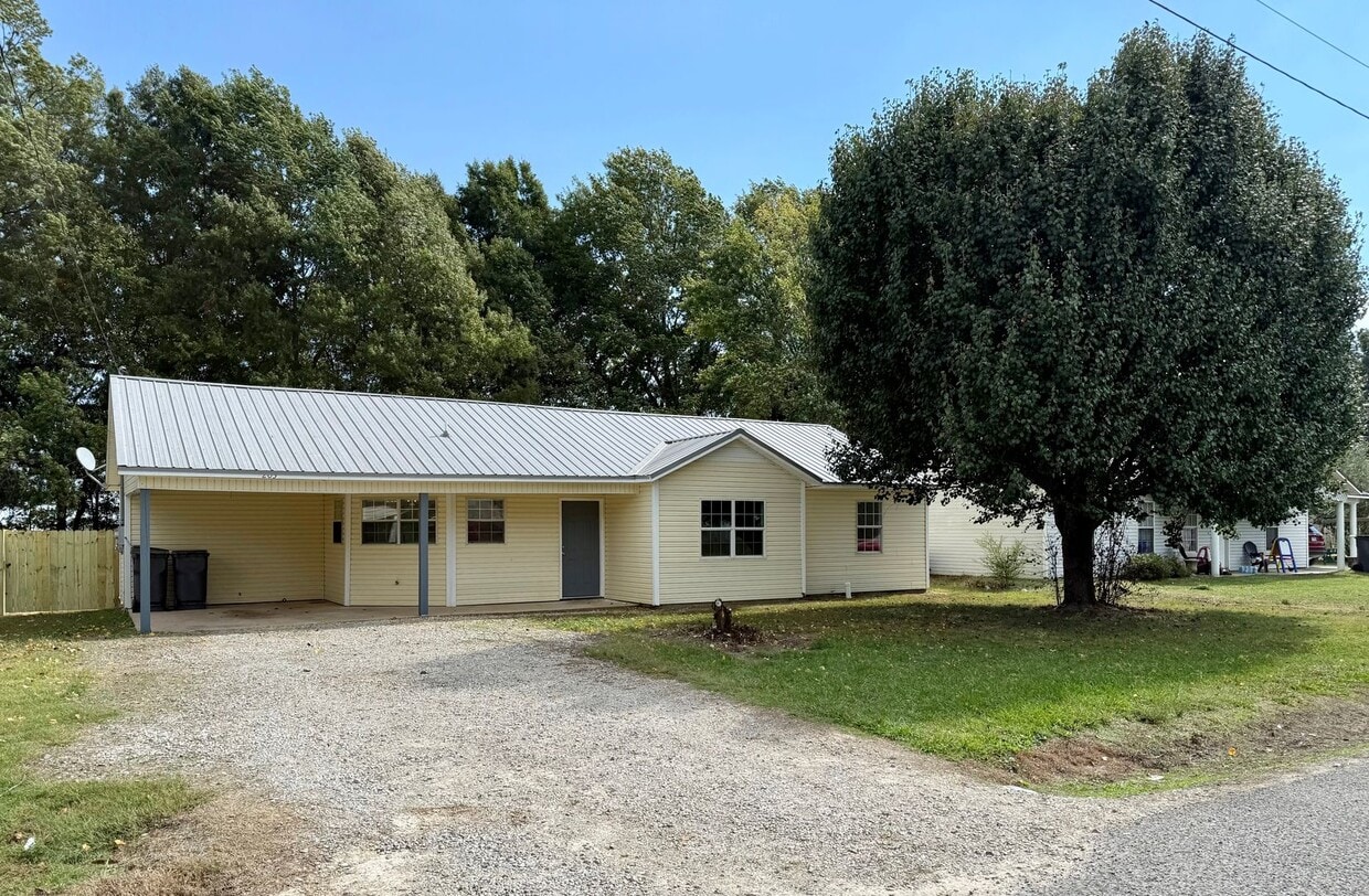 Foto principal - 3 Bedroom/2 Bathroom Home in Paragould AR ...
