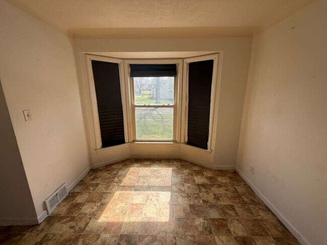 Foto del edificio - 3-BED, 1 BATH BEAUTIFUL SINGLE- FAMILY HOME IN MAPLE HEIGHTS!