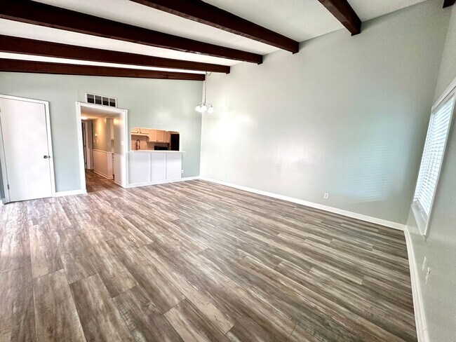 Foto del edificio - Coastal Charm Meets Resort Living – 2BR/2BA in Gated Seascape Neighborhood