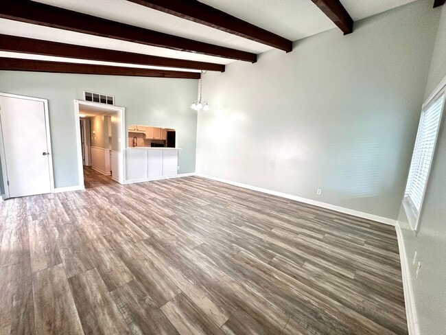 Building Photo - Rare Long-Term Rental in Seascape! Unfurni...