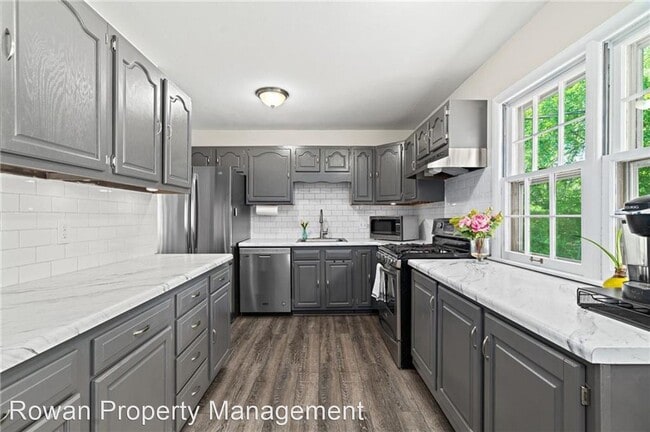 Building Photo - 3 br, 1 bath House - 9720 England Dr.