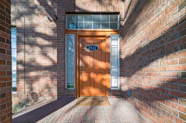 Foto del edificio - 3522 Brookwood Dr