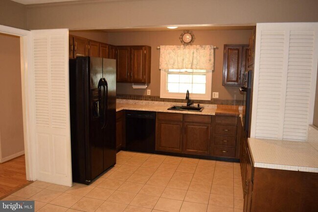 Foto del edificio - 4405 Manor Hall Ln