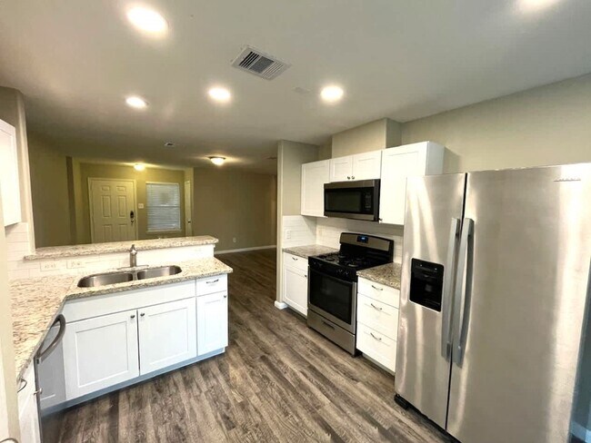 Building Photo - 18739 N Lyford Dr