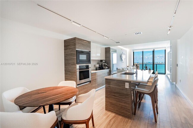 Foto del edificio - 460 NE 28th St