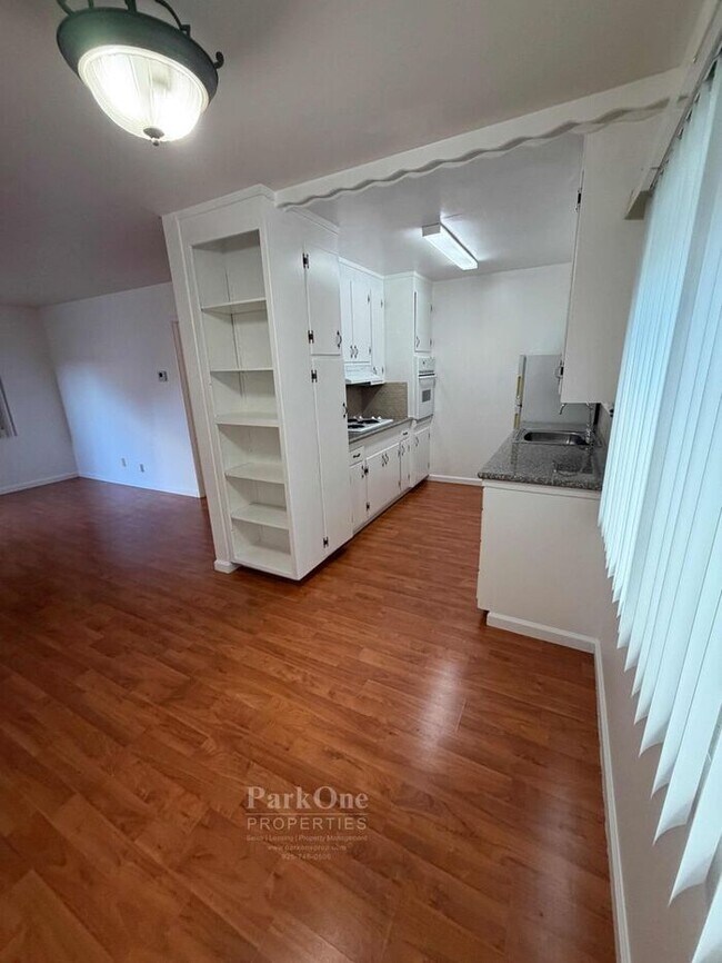 Foto del edificio - Walk to Downtown Walnut Creek, Close to BART, Freeway Access