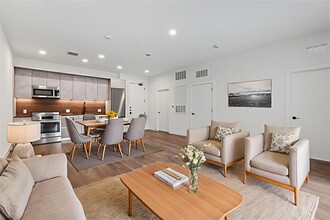 Building Photo - 4315 S Congress Ave