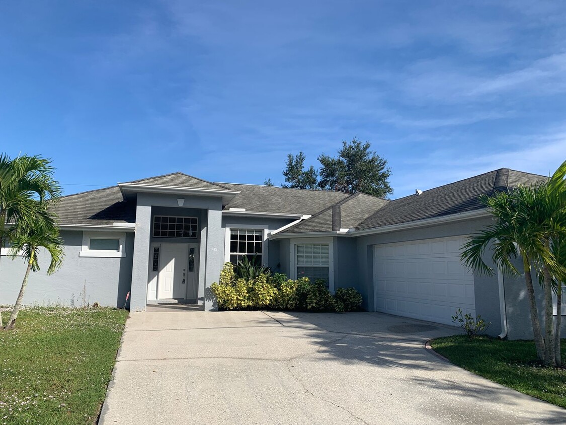 Foto principal - THREE BEDROOM HOME CLOSE TO ST. LUCIE WEST