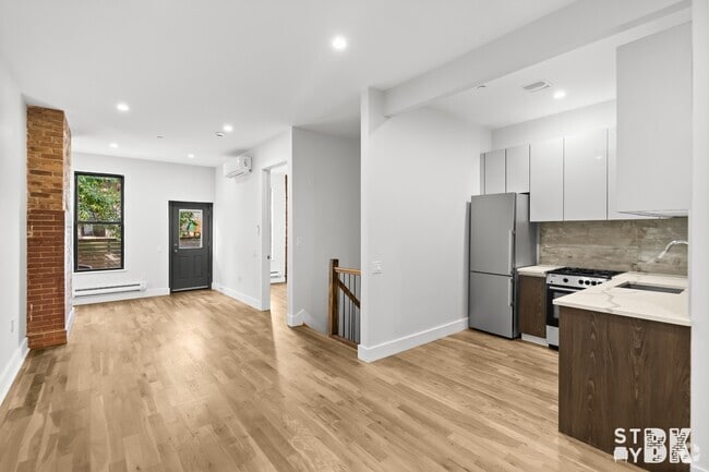 Building Photo - 71 Grove St