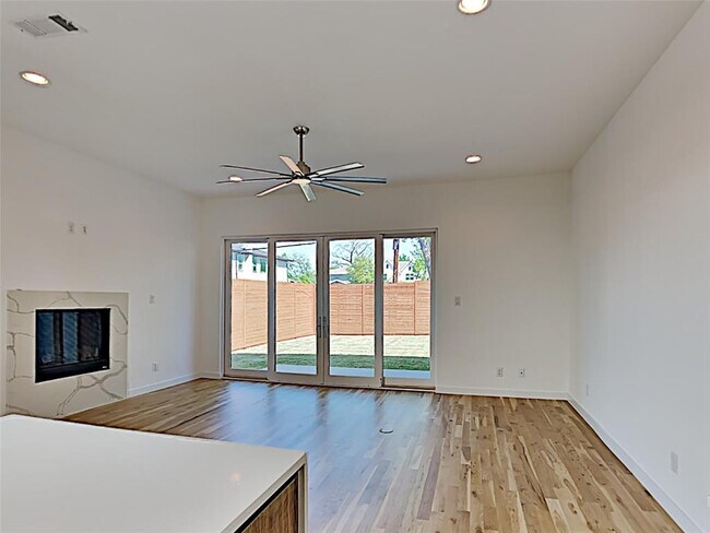 Foto del edificio - 5433 Melrose Ave