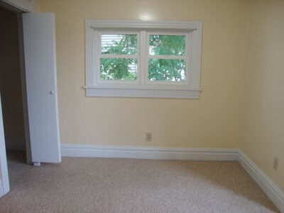 Dining room as seen from the kitchen doorway. - 512 S Center St