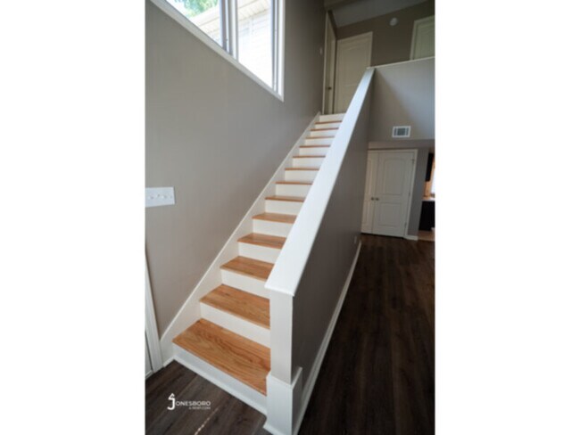 Foto del edificio - Lakeview Cove Apartments: NEWLY REMODELED