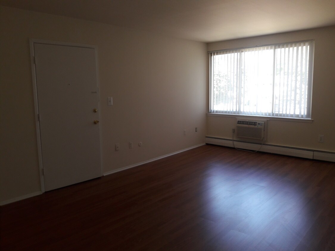 Foto principal - 1803 West 13 Mile Road