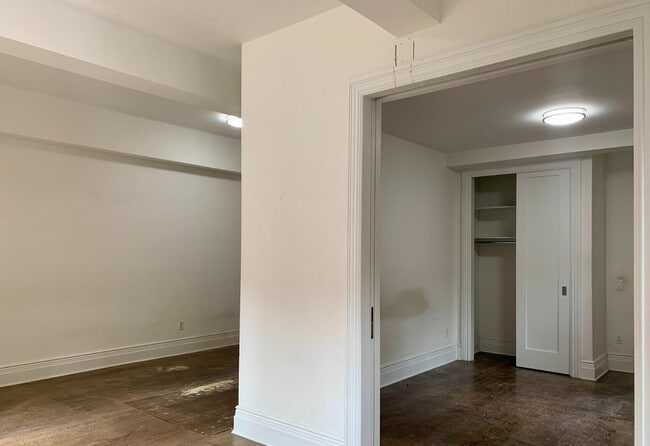 Building Photo - 160 W 73rd St