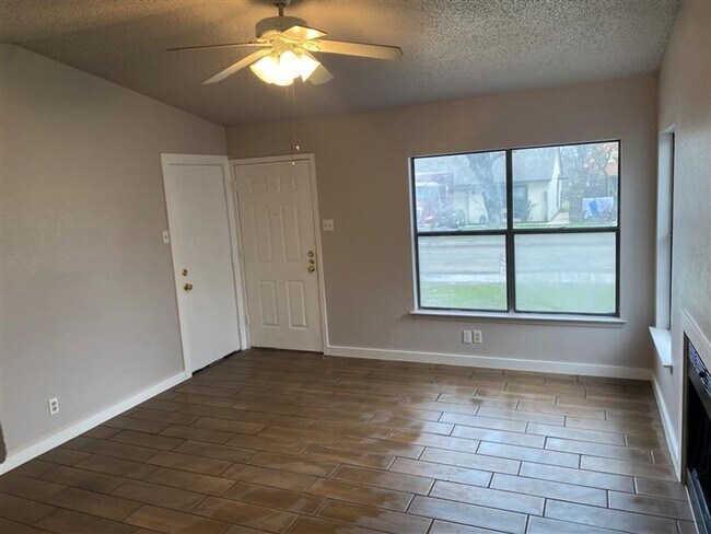 Photo - Cute 2/1 duplex with a garage House