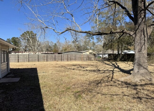 Foto del edificio - 230 N Holly Ave