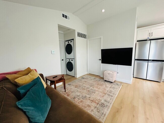 Lavadora y secadora en la unidad - 4415 Catalpa St