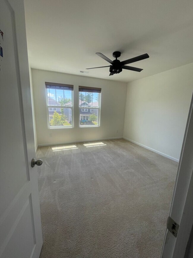 Building Photo - 830 Firebrick Dr