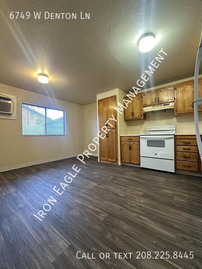 Foto del edificio - 6749 W Denton Ln