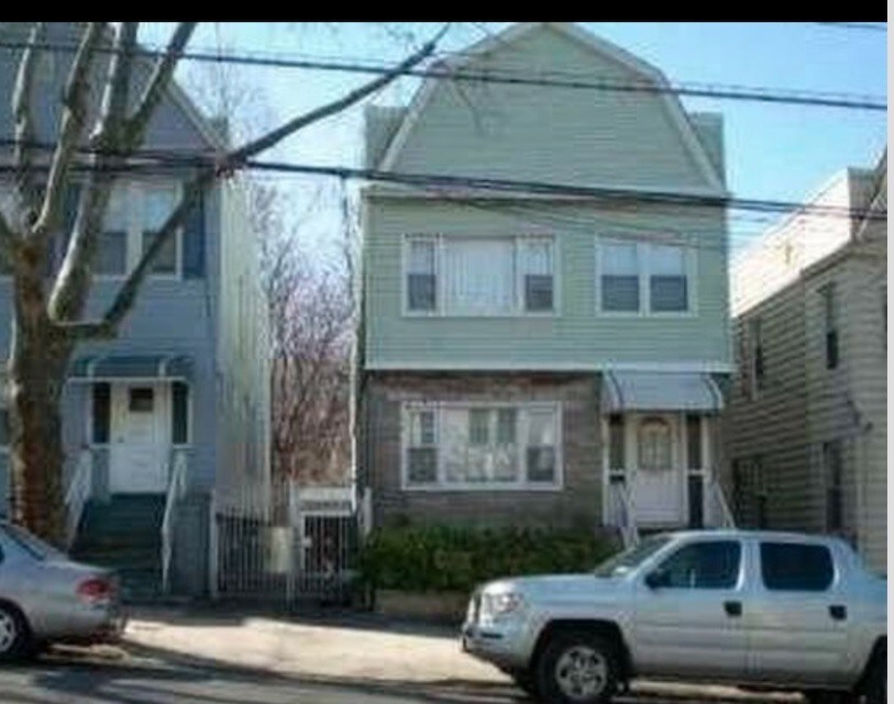Primary Photo - 147 Carlton Ave