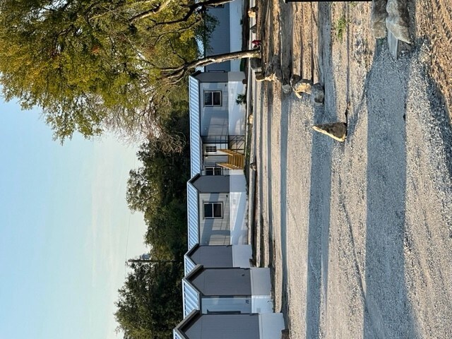 Building Photo - 330 Live Oak Rd