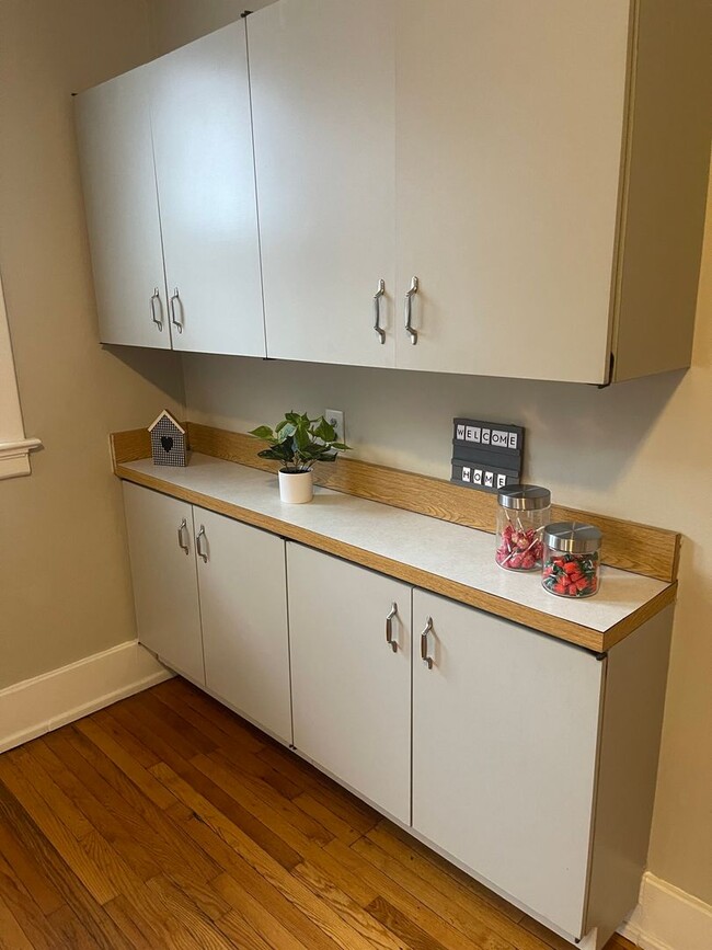 Building Photo - Newly renovated, spacious 2br in Shaw neig...