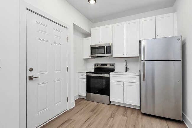 Building Photo - Beautiful Brand New One Bedroom Apartment!