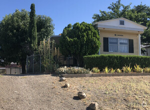 Building Photo - 6012 Cypress Ave