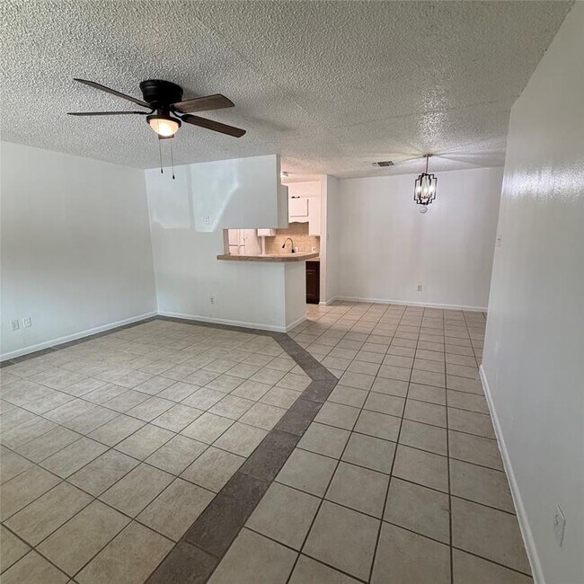 Foto del edificio - 1301 Greenlawn Pkwy