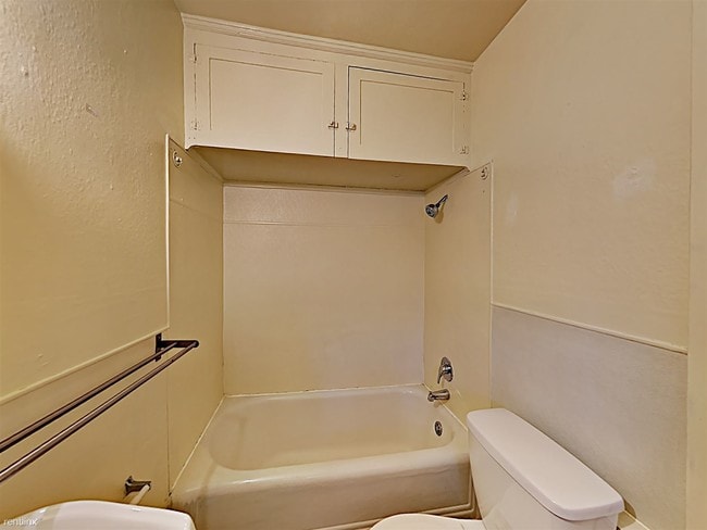 Building Photo - Studio, 1 bath  - 303 S 2nd St Apt 3 Apt 3