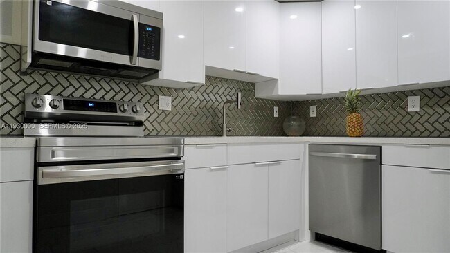 Foto del edificio - 1833 S Ocean Dr