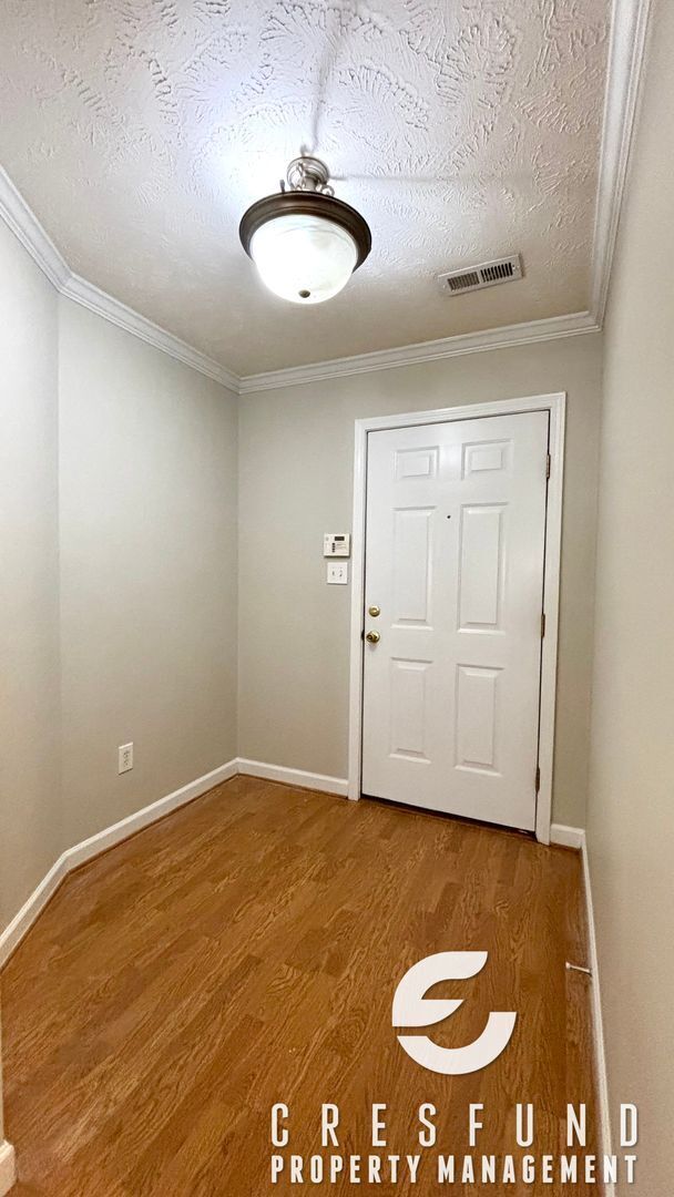 Building Photo - BRAND NEW FLOORING!!! - 2 Bed, 2 Bath Cond...