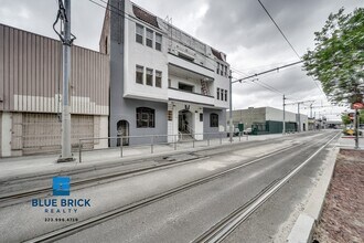 Building Photo - 1420 Flower St