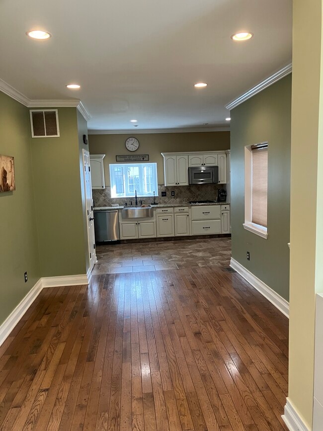 Building Photo - 117 State Ave