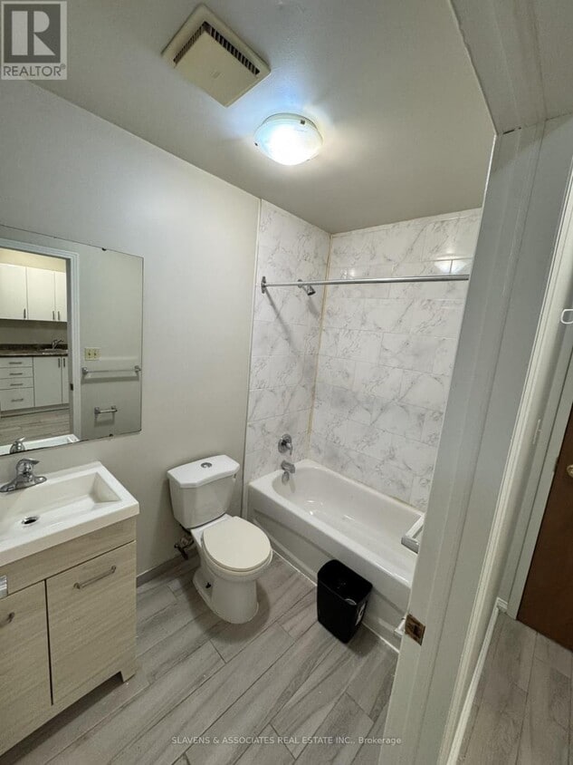 Photo du bâtiment - 45 King Ave E