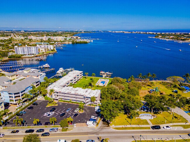 Foto del edificio - 311 E Ocean Ave