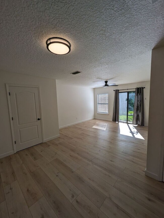 Foto del edificio - Beautiful 3 Bedroom 2.5 Bath Home in Paloma