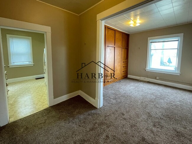 Building Photo - Urban Retreat: 1-BR Near Top Dining, Trails & Downtown