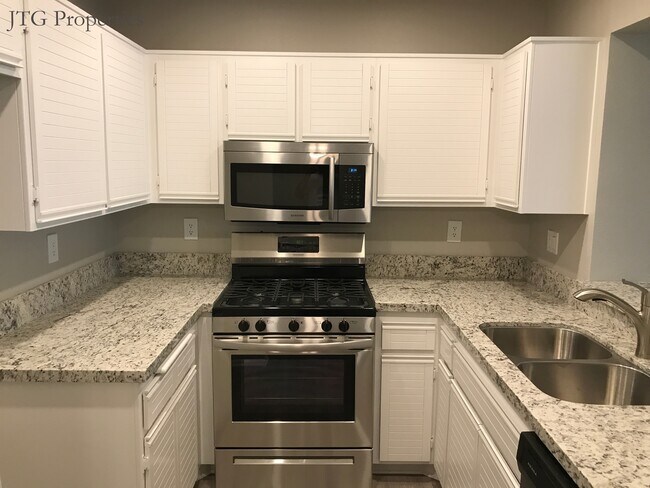 Kitchen with granite and stainless steel - 24117 Del Monte Dr