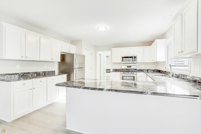 Foto del edificio - 2070 Glenellen Dr NW